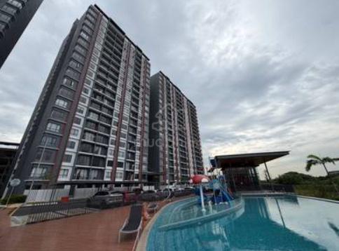 E island Lake Haven Residence 1