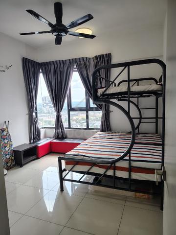 Room available in Condominium  1