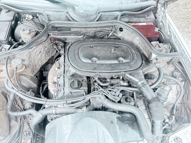 Mercedes Benz 230E (A) - 5