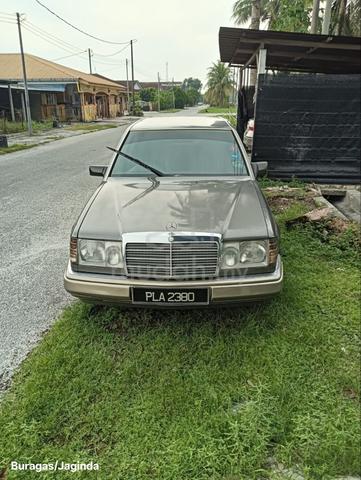 Mercedes Benz E-CLASS 2.2 220 AVANTGARDE - 2