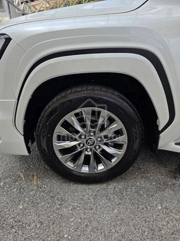 2025 Toyota LANDCRUISER 300 3.4 ZX Black Int 56km - 4