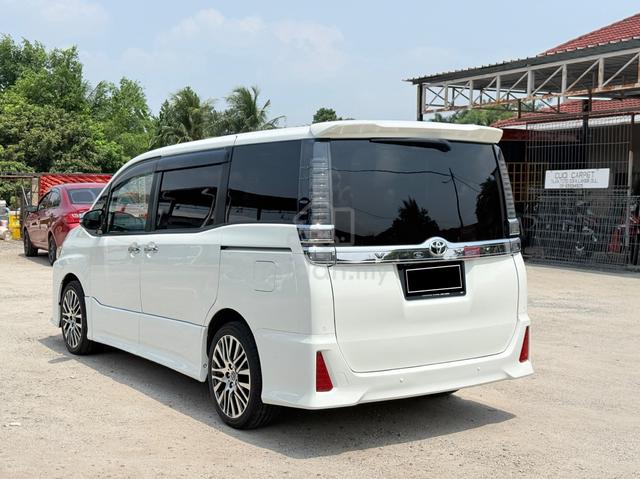 2020 Toyota VOXY 2.0 ZS KIRAMEKI II (A) - 4