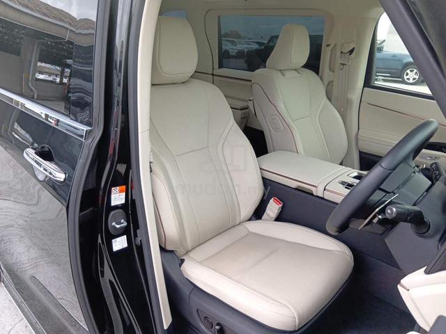 2024 BOOKNOW Black/White Lexus LM 500H VERSION L - 5