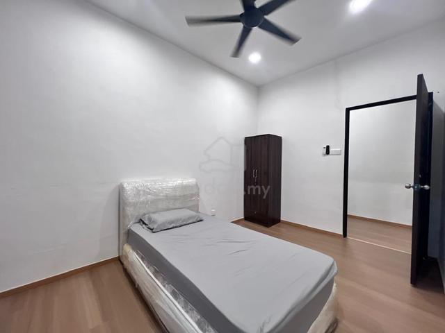 Room with private bathroom @ Hilltop | Lintas | Luyang | QE2 1