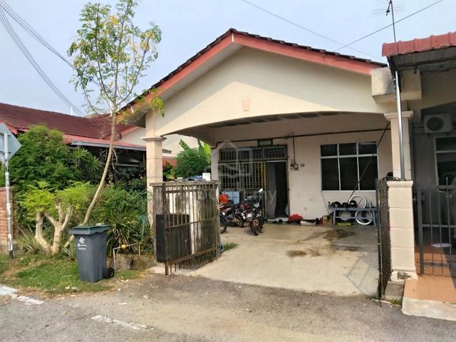 Freehold End Lot Single Storey Terrace House Muar murah 1
