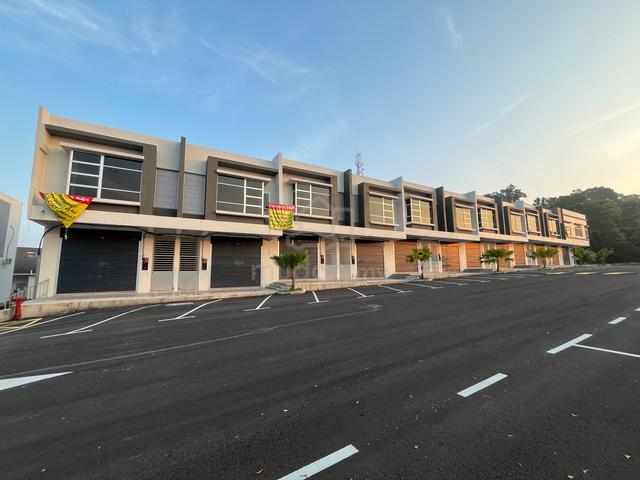 Hadap Jalan Besar Corner Ground Floor 2 Storey Shoplot Seberang Temerl 1