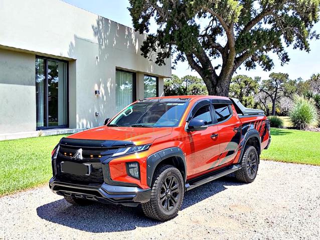 2023 Mitsubishi TRITON 2.4 VGT ATHLETE 4x4 AT - 1