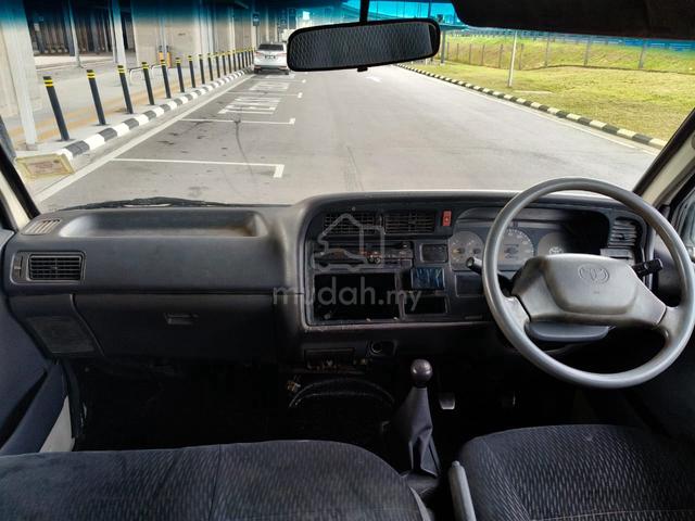 2000 Toyota Hiace 2.4 (M) Window Van 14 Seat - 5