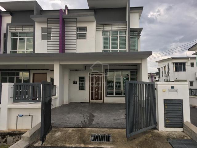 FOR SALE: 2-Storey End Lot House 1