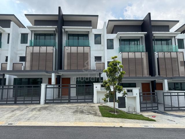 Full loan Brand new 3sty Seksyen u10 Shah alam, Bukit Jelutong Hilltop 1