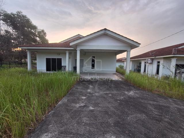 (Corner Lot) Bungalow House Tmn Seri Impian Kluang, 6296 sq.ft 1