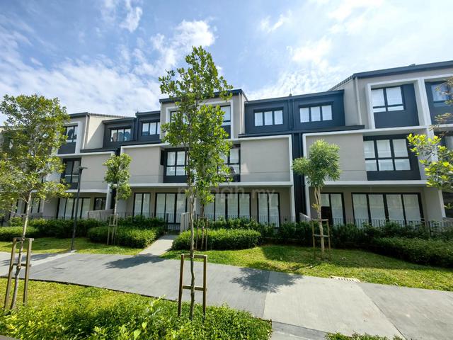 3sty JIA - HAYAT VILLA Taman Bukit Serdang [ TYPE A / BRAND NEW ] 1