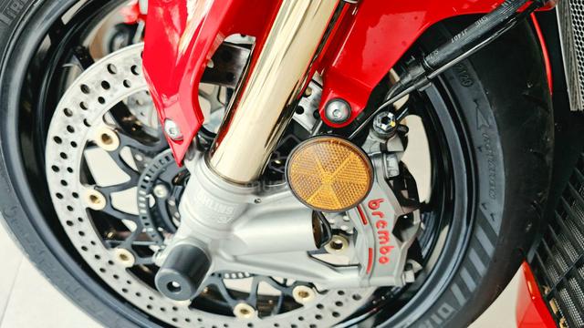 Honda CBR1000RR-R SP - photo 8 of 9