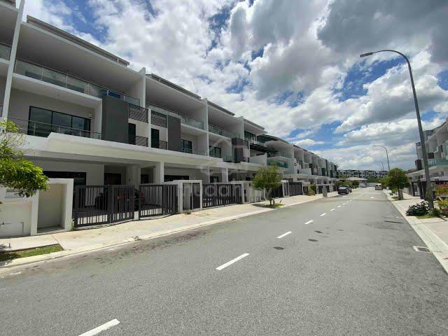 ( Rent ) DUMALIS Residence @ 16 Sierra | 3 Storey | 24 x 80 | Puchong 1