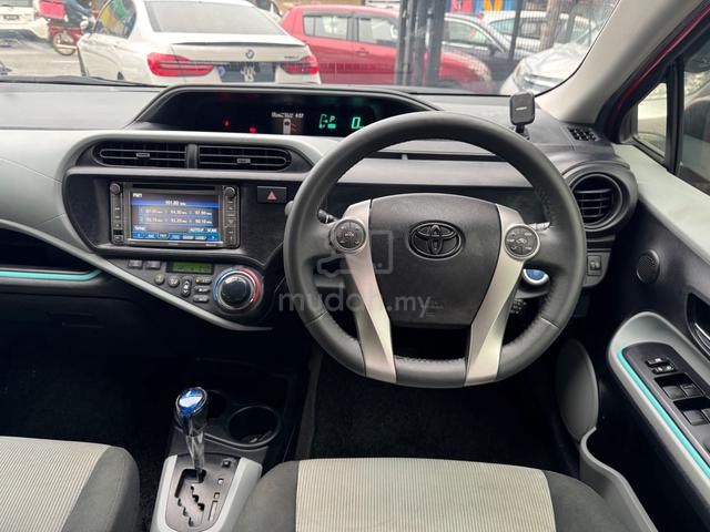 Toyota PRIUS C 1.5 (HYBRID) (A) Push Start - 5