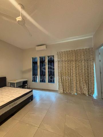 Ensuite Room with Private Bathroom at Molek Residences 1