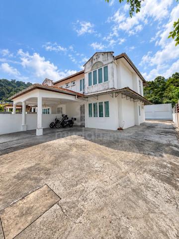 Double-Storey Semi-D in Batu Ferringhi. 1