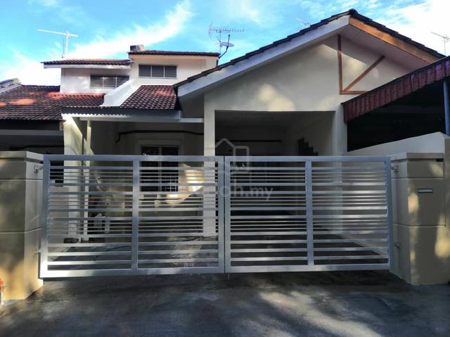 Single storey house at Taman Cheng Perdana 1
