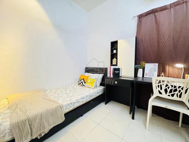 (Last Female room) Suriamas Condominium Bandar Sunway Zero Deposit 1
