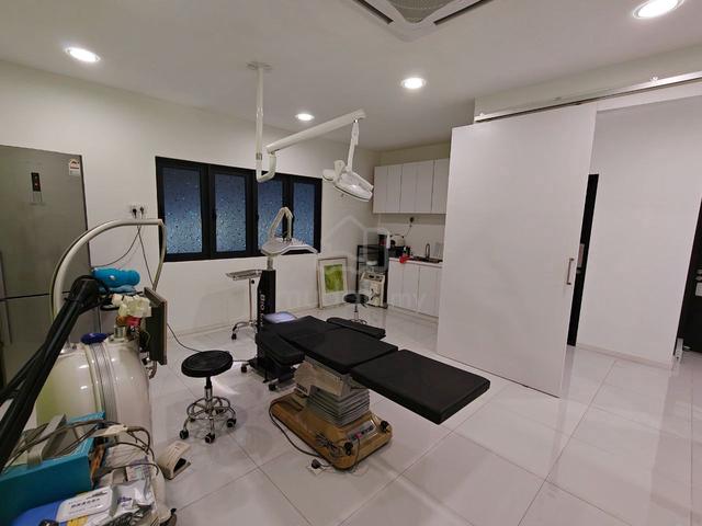 Almas Retail Puteri Harbour Renovated Shoplot for Rent 1