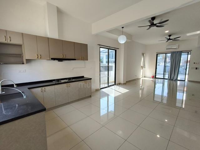 Limited 2-Sty Partial Furnished 3R3B Endlot Robin Rimbayu for Rent 1