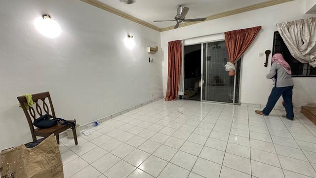 RUMAH SEWA Double Story House Di PU 12 Puchong Utama 3x Aircond 1