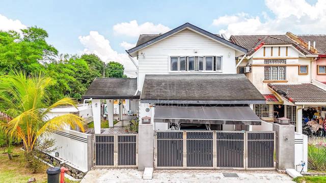 CORNER LOT! Double Storey Terrace Putra Bahagia Putra Heights 1