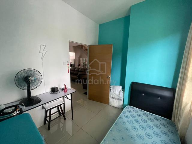 Female Room Rental Near UNIMAS  1