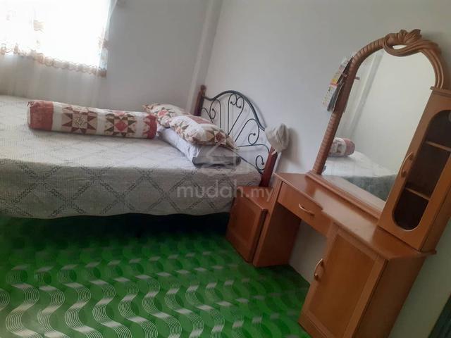 Pangsapuri Inai Block B Tingkat 2 - Housemate Perempuan 1