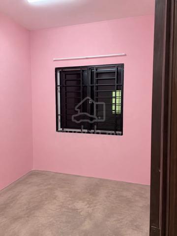 Taman Tampoi Utama Flat 1