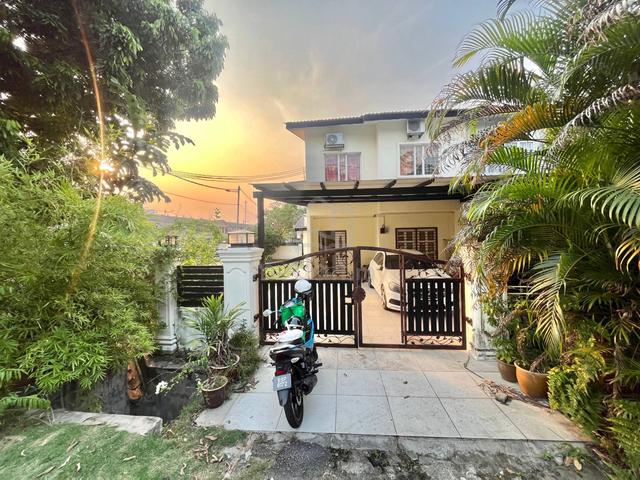 CORNER LOT! Double Storey Taman Cempaka Ampang 1