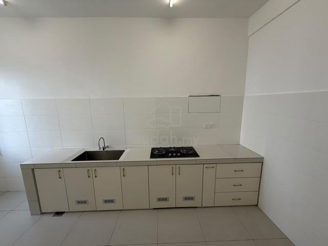 2sty Tiara Sendayan with Kitchen Table Top Washing Machine Fridge Rent 1