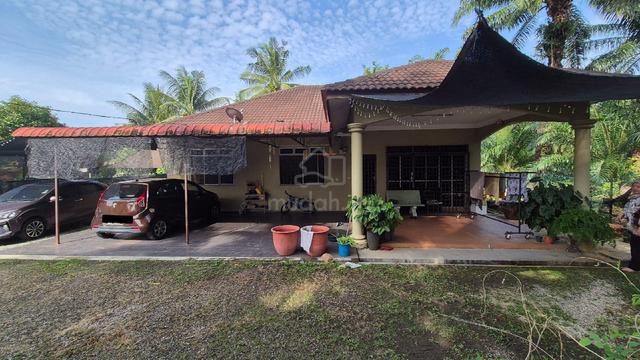 Rumah Setingkat Parit Keroma 1