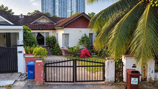 3-Storey Semi Detached House @ Taman Lestari Perdana, Seri Kembangan. 1