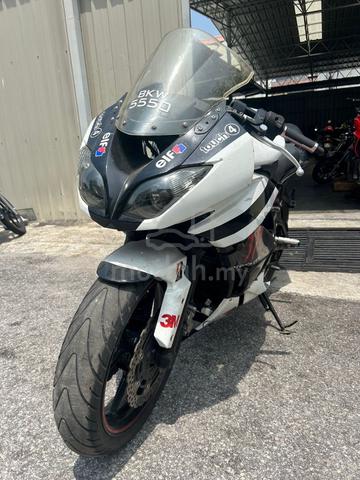 on road price of zx6r