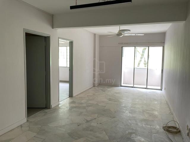 Iris Apartment (Taman Desa) 1