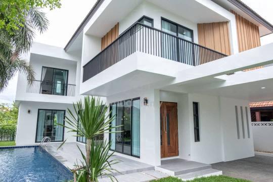 Cyberjaya Corner Lot with Swimming Pool ( 36x 75, Fully Furnished, ) 1