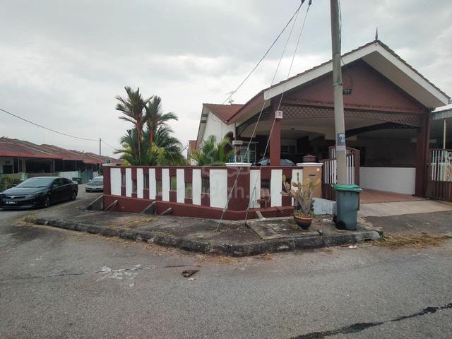 Corner Lot Teres Setingkat di Bandar Utama 1