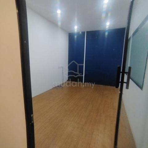 ground floor renovated shoplot with glass door kuantan town area 4