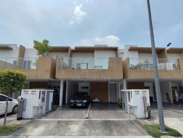 55% Below Market Value, Town House Casa Bluebell Di Dengkil 1