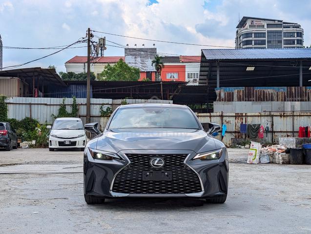 LOW MILEAGE BROWN INT 2022 Lexus IS300 2.0 BASE - 2