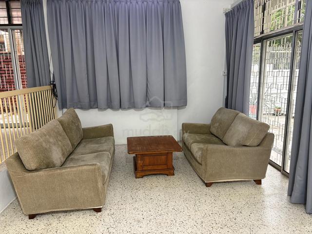 Near FETTES PARK , 2/semi-D for rent -- la 2421 , good condition !!! 1