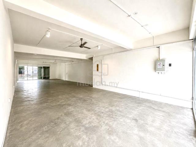 Taman Molek Ground Floor Shoplot For Rent 1