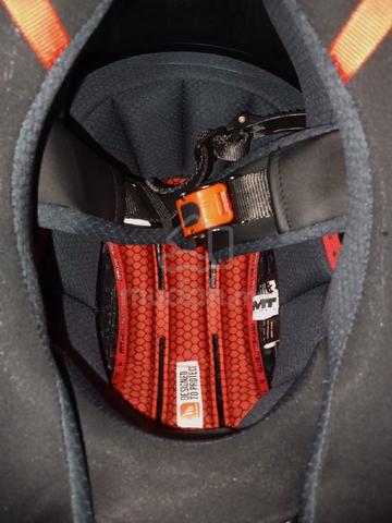 Helmet fullface MT from Spain  - photo 3 of 4