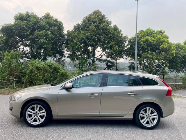 Volvo V60 2.0 T5 1 TGN ORI KM NICE CONDITION 9/10 - 5