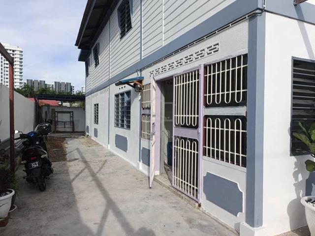 Gelugor Bungalow House 1