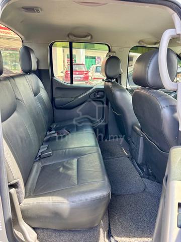 2014 Nissan NAVARA 2.5 Auto 4X4 leather seats - 4