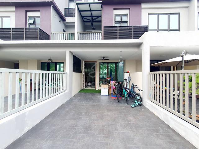 FACING OPEN LOWER UNIT Bandar Puteri Bangi Townhouse 1