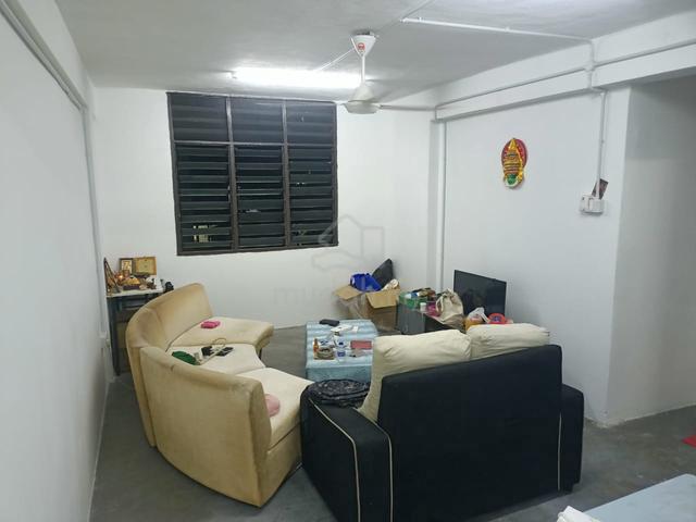 Middle Room For Rent ( MALE ONLY) 1
