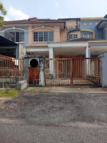 2 Storey Terraced House As it is for sale at Sri Putra, Sg Buloh 1